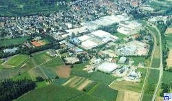 Reihe von Weinfässern