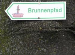 Wegweiser Brunnenpfad