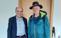 Bürgermeister Schneckenburger mit Bodo Clemens im Rathaus